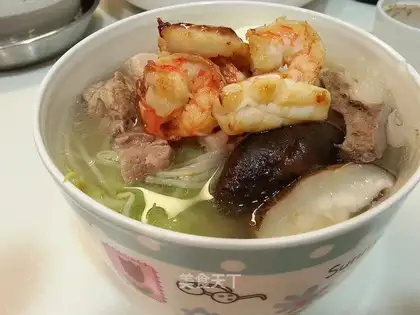 Pork bone soup, seafood noodles