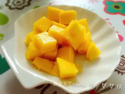 Cut the mango