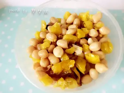 Homemade pepper peanuts