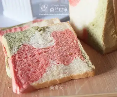 Three-colour toast