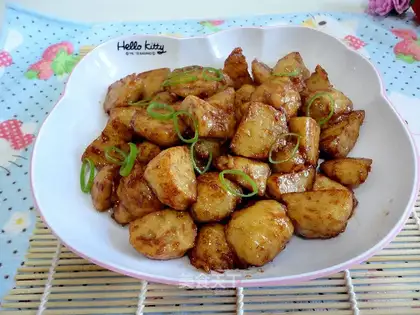 Seafood sauce fried fishballs