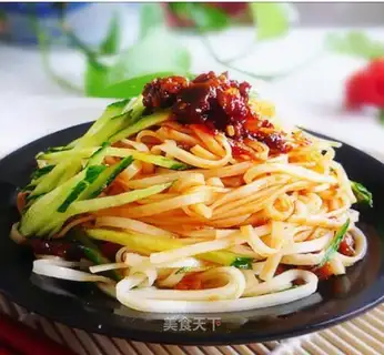 Spicy sauce noodles