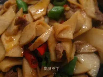 Stir fried pork slices with mushroom