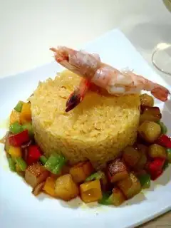 Safflower braised rice with vegetables and seafood