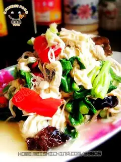 stir-fried tofu skin with mushrooms