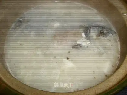 Crucian carp tofu soup