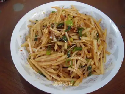 Shredded potatoes with salad