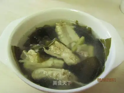 Ribs and seaweed soup