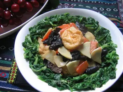 stir-fried fish gluten with cabbage