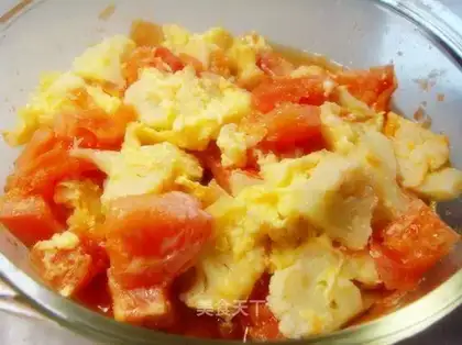 Steamed egg with tomato and cauliflower