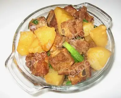 Stewed pork ribs with potatoes