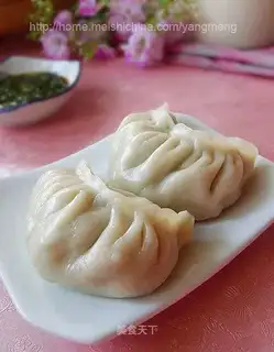 Steamed dumplings with mixed vegetables