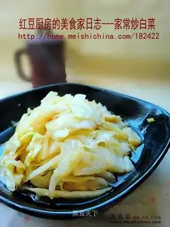 Home-cooked stir-fried cabbage