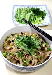Spicy hot mixed noodles