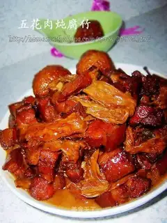 Braised pork stewed with tofu bamboo