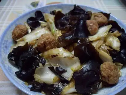Meatballs and black and white vegetables