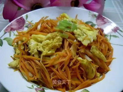Scrambled eggs with carrot