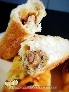 Pork shredded pork bread with pickled mustard