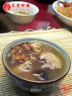 Stewed duck soup with golden mushroom