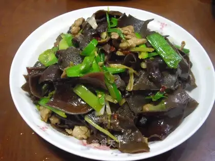 stir-fried pork with fungus