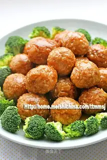 Braised glutinous rice meatballs