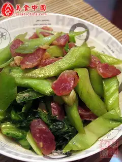 stir-fried pork and cabbage with sausage
