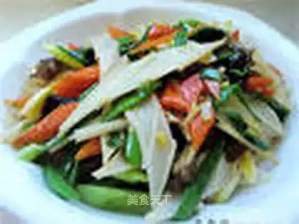 stir-fried konjac with carrot and garlic sprouts