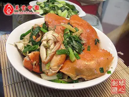 Baked crab with ginger and onions