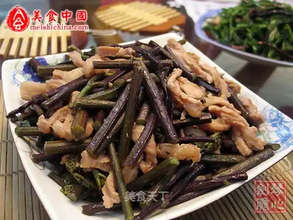 stir-fried bracken with pork root