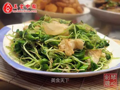 stir-fried black bean sprouts with bacon