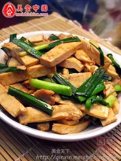 stir-fried dried bean curd with garlic sprouts