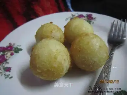 Glutinous rice banana balls