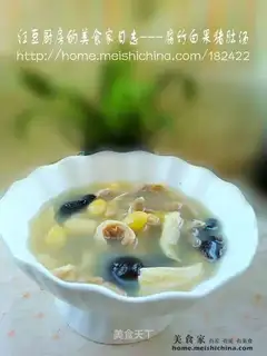 Pork tripe soup with tofu bamboo and ginkgo seeds
