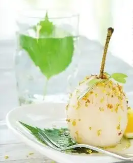 Stewed fruit pear in osmanthus wine