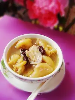 Stewed chicken with flower glue and red dates