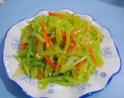 stir-fried shredded lettuce