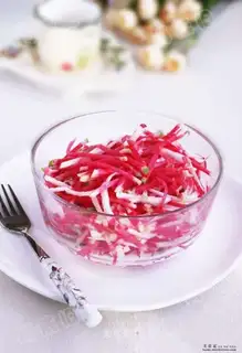 Sweet and sour shredded radish