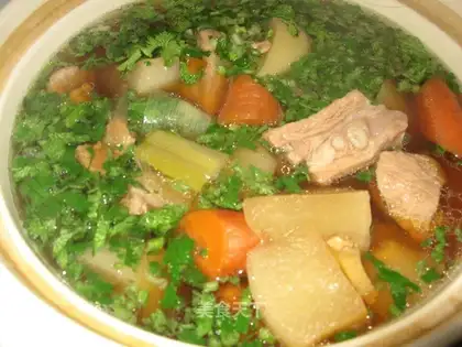 Radish pork ribs in pot