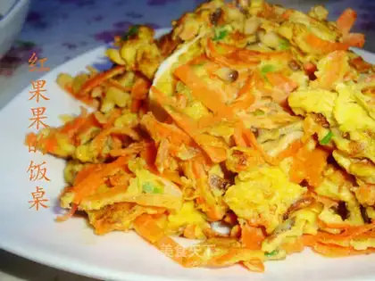 Scrambled eggs with carrot