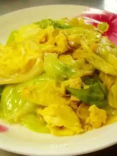 Hand-shredded cabbage with egg flavor