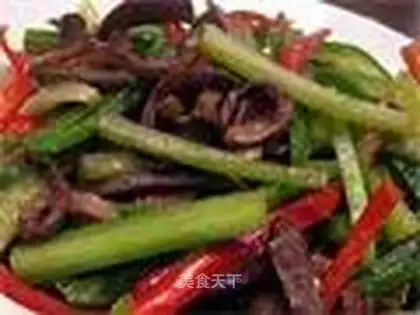 stir-fried pork loin with shredded pepper and celery