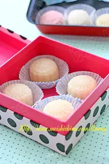 Milk yellow ice skin mooncake
