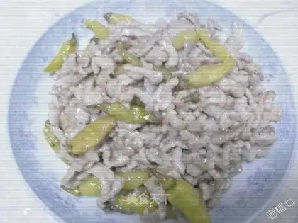 stir-fried shredded pork with pickled pepper