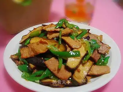 stir-fried pork with tea flavor dried bean curd