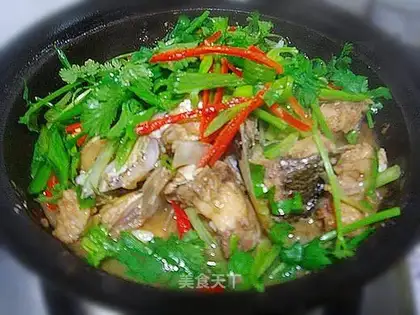 Fish Head Pot with Raw Jelly