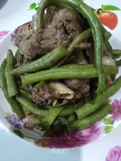 Scorpion stews the beans