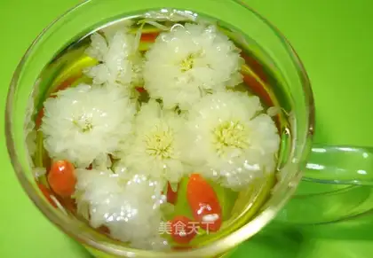 A tea with chrysanthemum