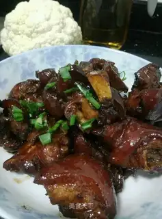 Secret red burning of pigs' feet