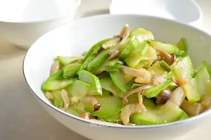Crab-flavored mushrooms