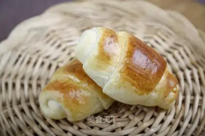 Simple butter rolls